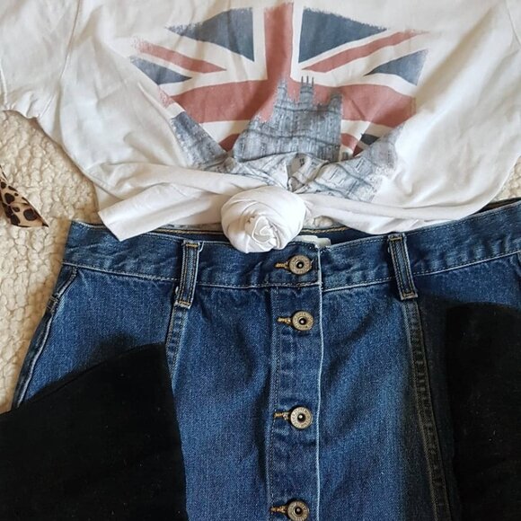 Cute denim skirt. - Picture 3 of 5